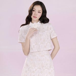 Áo dáng ngắn cổ đức